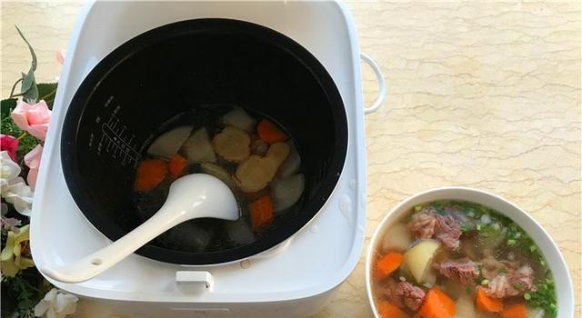 小米电饭煲煲汤怎么样？（一台小巧实用的煲汤神器，让你轻松享受美味汤品）