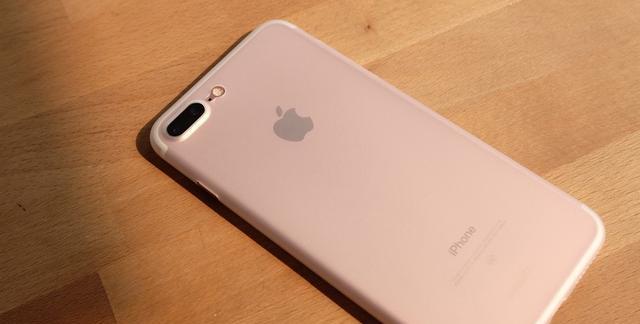 iPhone7Plus的卓越表现与先进功能（颠覆你对智能手机的认知，iPhone7Plus震撼登场）