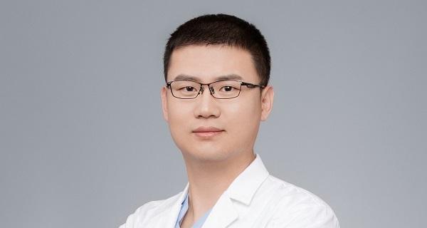 医生张强的医术和人品（探寻医生张强的职业道德与医疗水平）