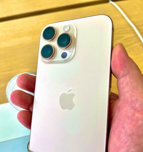 以仿iPhone的手机（深入探究仿iPhone手机的性能、外观和用户体验）
