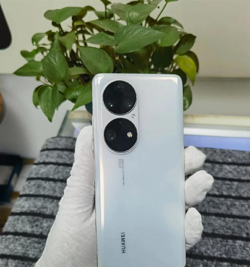 白色华为手机的独特魅力（优雅纯净，尽显个性魅力）