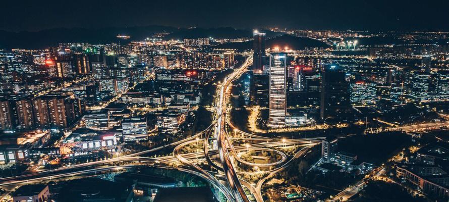 长焦相机夜景魅力无限（探秘长焦相机在夜晚中的表现力）