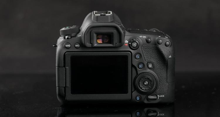 探索佳能6DMarkII的摄影魅力（纵览佳能6DMarkII的出色性能与功能）