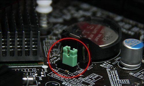 Flash短接教程（掌握关键技巧，防止意外危险！）